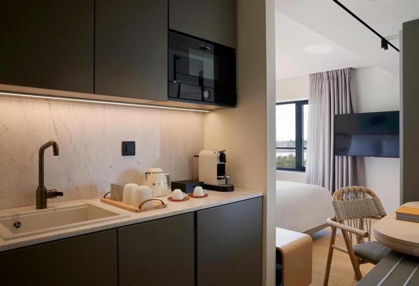 سوییت با چشم‌انداز جانبی دریا, Dusit Suites Athens