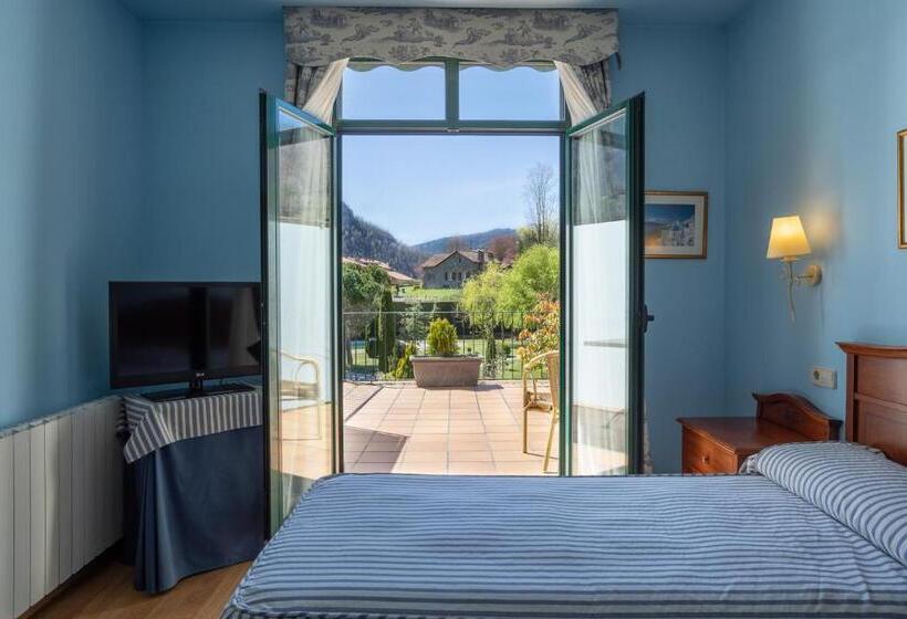 Superior Room with Terrace, De Camprodón