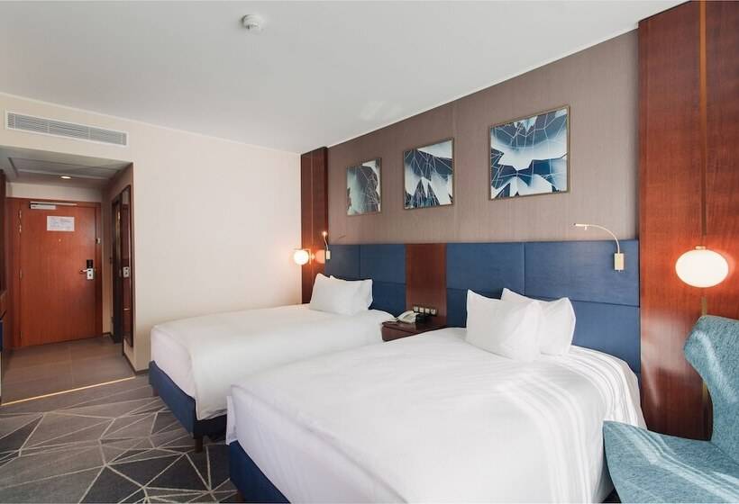 스탠다드 룸 더블 침대 2개, Doubletree By Hilton Cluj – City Plaza