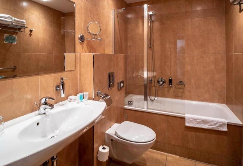 اتاق اجرایی, Ea Hotel Sonata