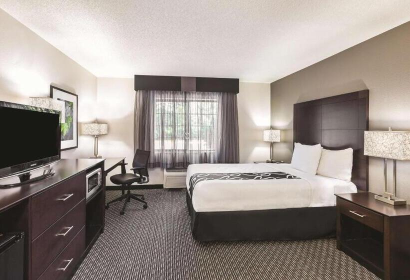 장애인을 위한 스탠다드 룸, La Quinta By Wyndham Milwaukee Delafield