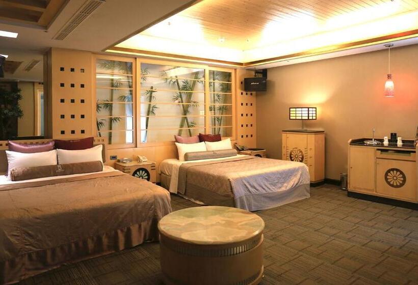 اتاق لوکس خانوادگی, Instone Motel