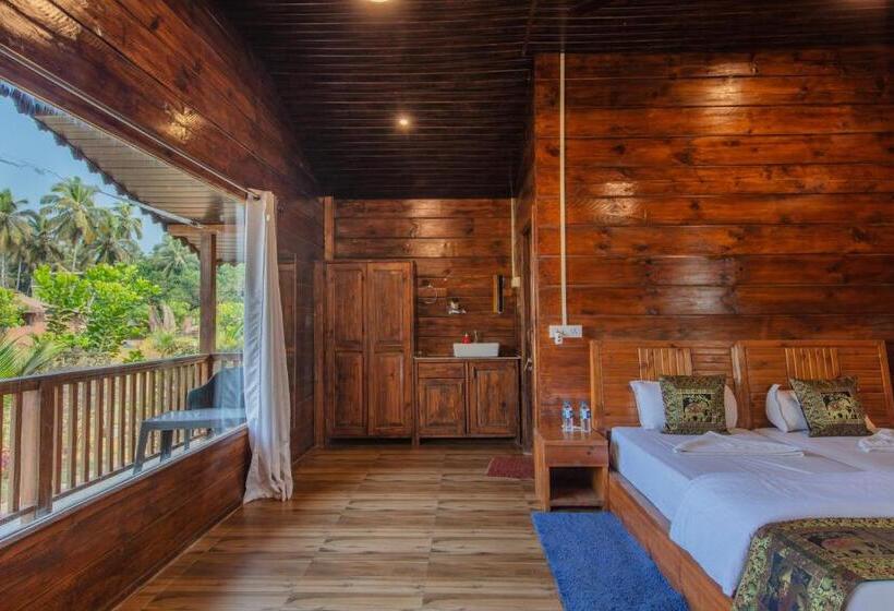 标准间带游泳池, Radhika Eco Resort