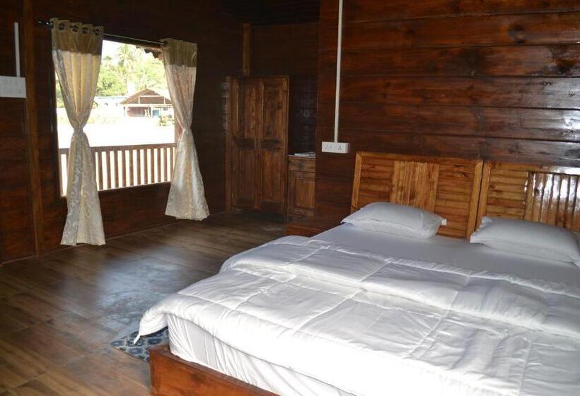 标准间带游泳池, Radhika Eco Resort