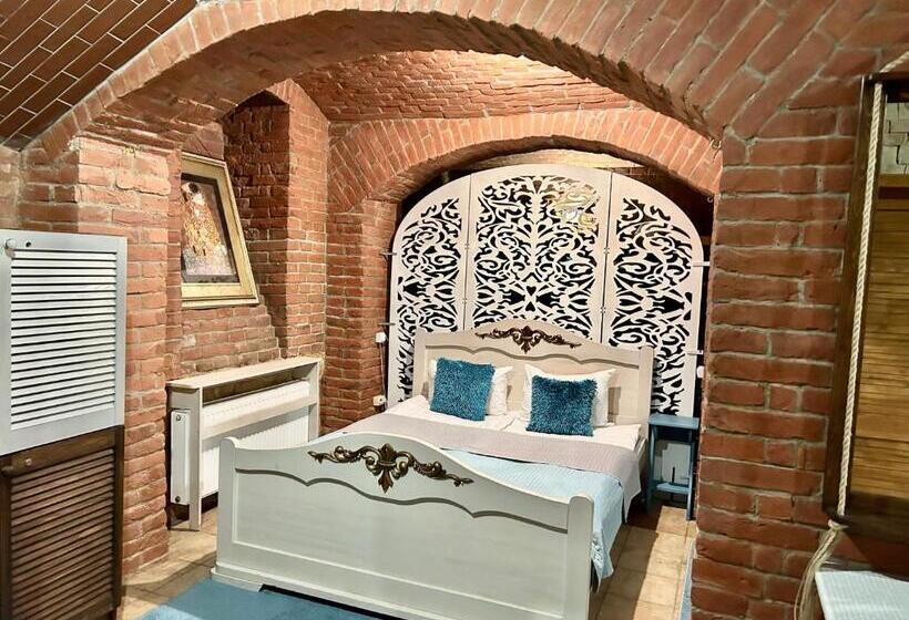 غرفة عائلية, Budget Family