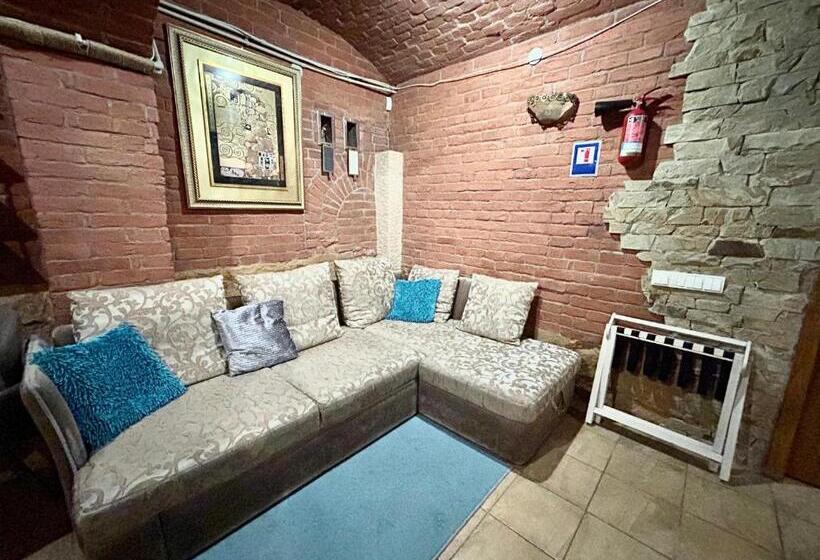 غرفة عائلية, Budget Family