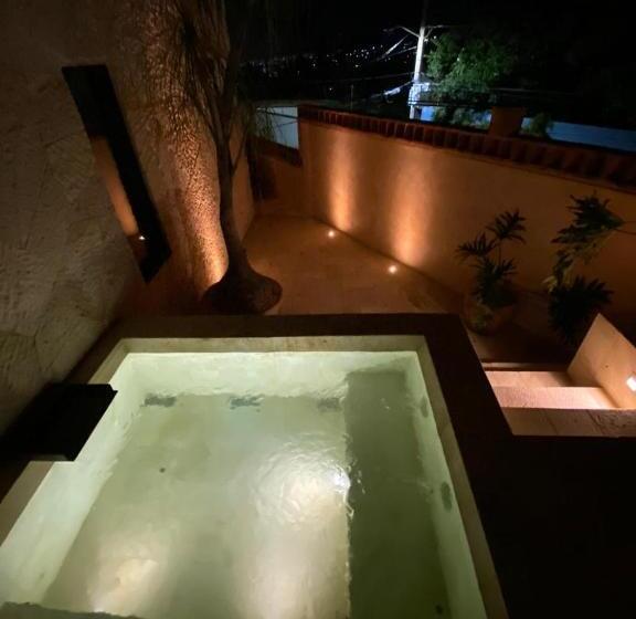سوییت لوکس, Casa Santo Origen