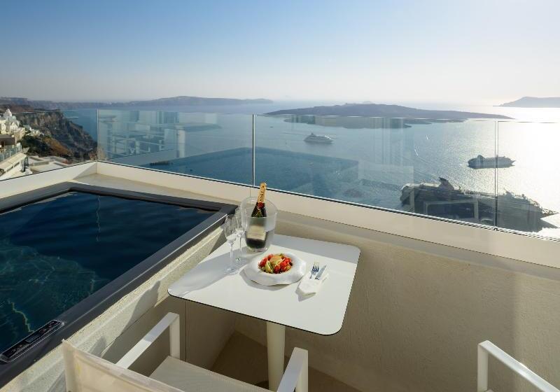 سوئیت جونیور با چشم‌انداز, Nefeles Luxury Suites