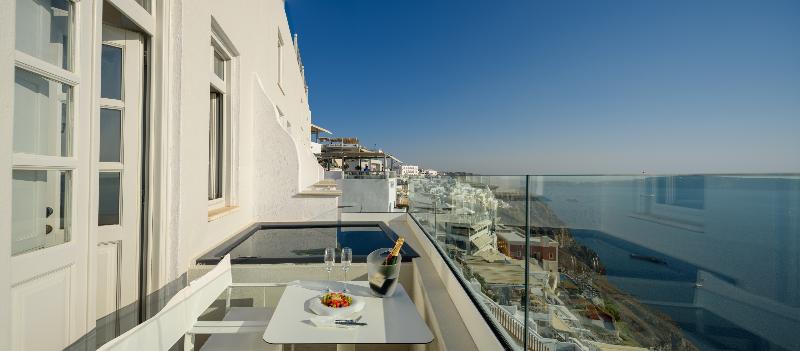 سوئیت جونیور با چشم‌انداز, Nefeles Luxury Suites