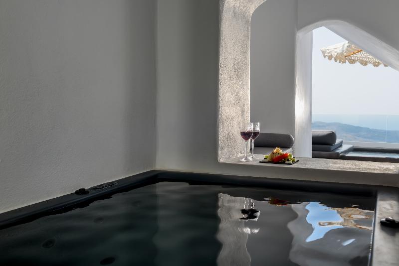 سوییت سوپریور, Nefeles Luxury Suites