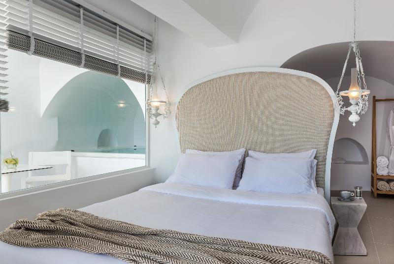 سوئیت با چشم‌انداز, Nefeles Luxury Suites