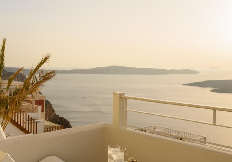سوئیت با چشم‌انداز, Nefeles Luxury Suites