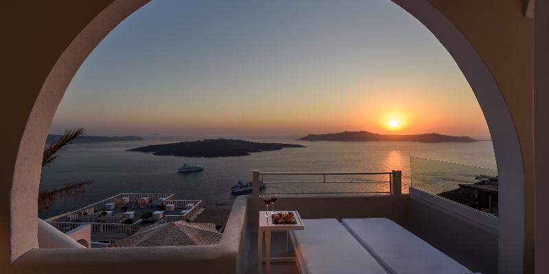 سوئیت با چشم‌انداز, Nefeles Luxury Suites