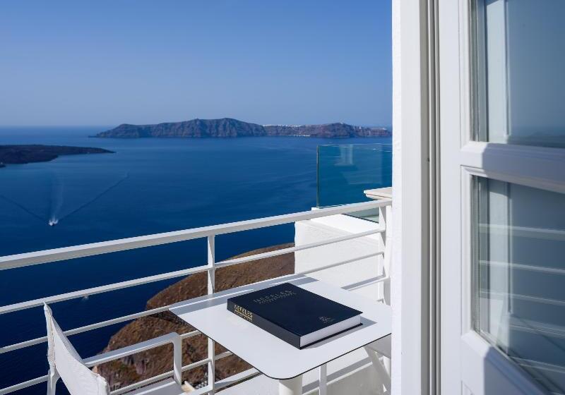 سوئیت جونیور با چشم‌انداز, Nefeles Luxury Suites