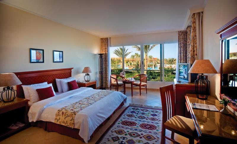 اتاق سوپریور با چشم‌انداز دریا, Amwaj Oyoun Resort & Casino