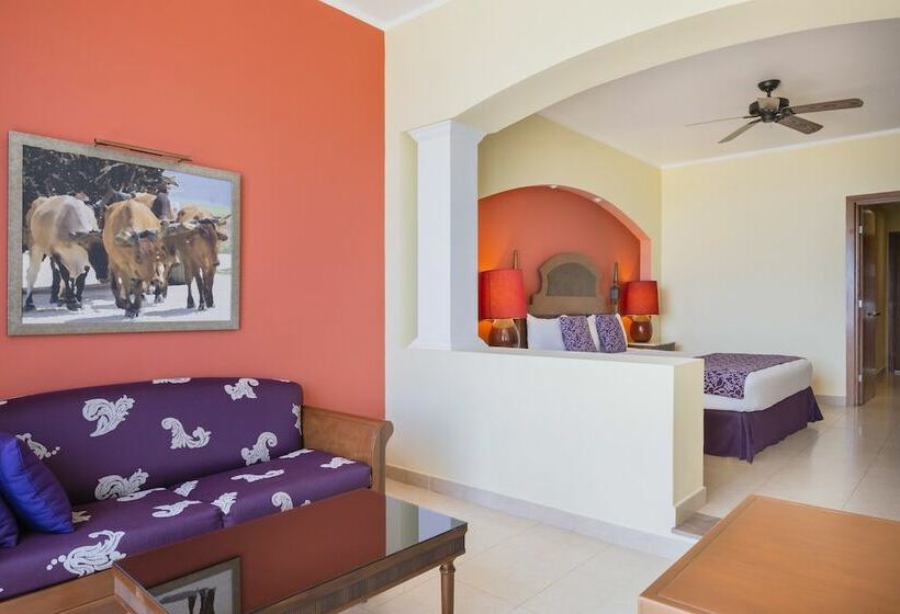 سوییت جونیور با چشم‌انداز دریا, Iberostar Selection Rose Hall Suites