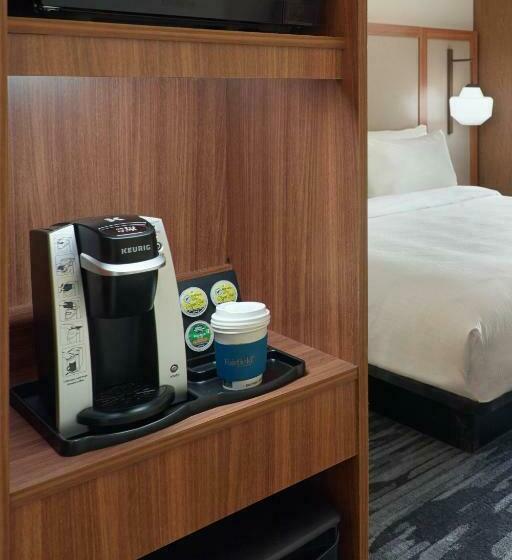 キングサイズベッドのスタンダードルーム, Fairfield Inn & Suites By Marriott Athensuniversity Area