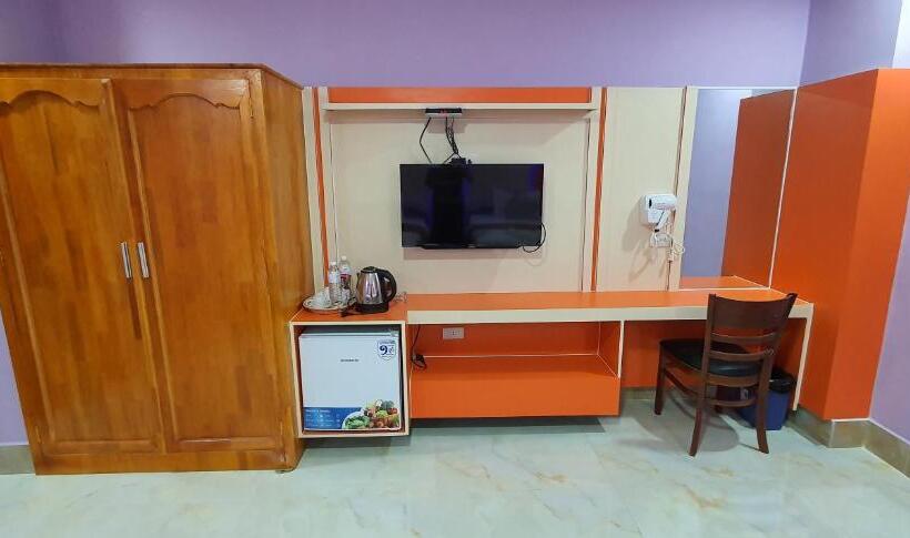 اتاق استاندارد با بالکن, Pheng Chenda