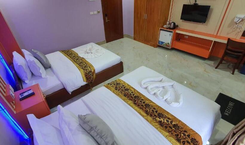 اتاق استاندارد با بالکن, Pheng Chenda