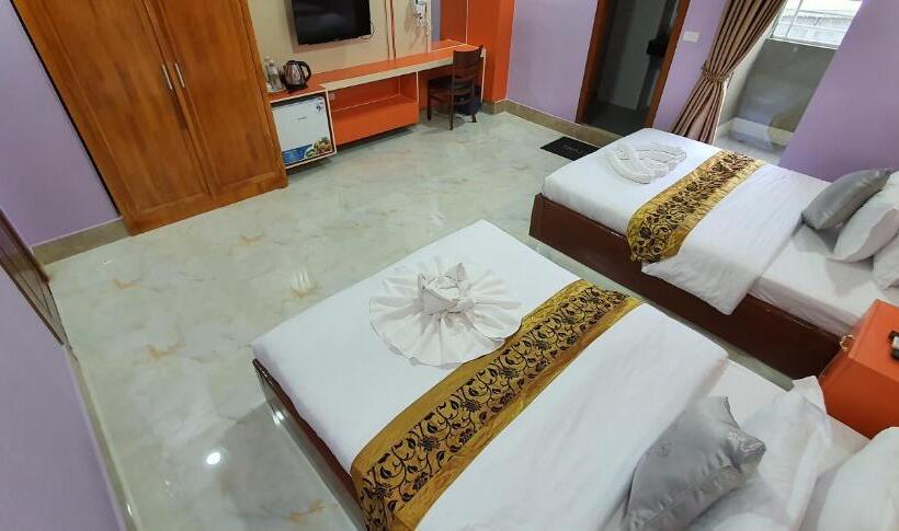 اتاق استاندارد با بالکن, Pheng Chenda