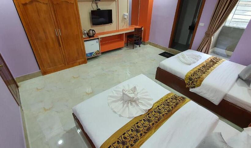 اتاق استاندارد با بالکن, Pheng Chenda