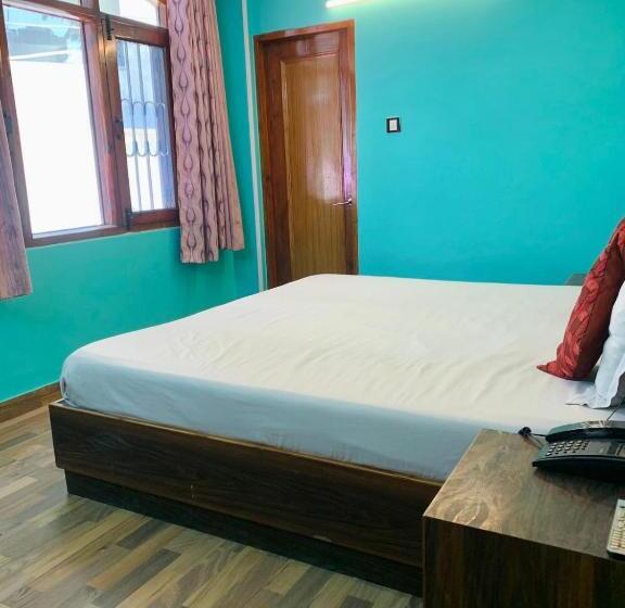 Quarto Economy, The Boho Near Mall