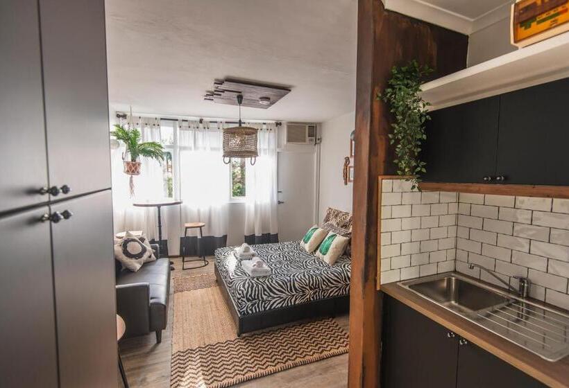 Студио Стандарт с Балконом, Manly Waves Studios & Apartments