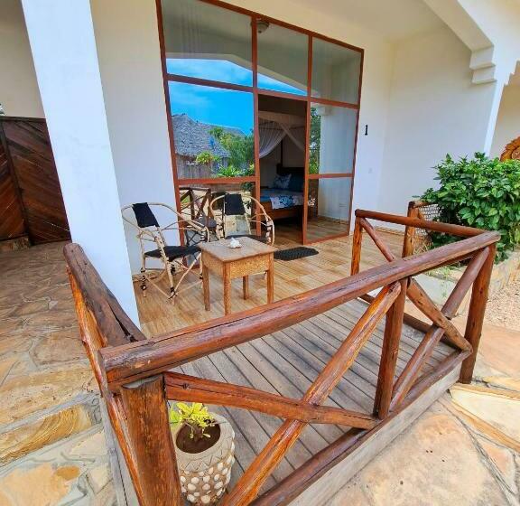 اتاق استاندارد با بالکن, Mimi Na Wewe Villa