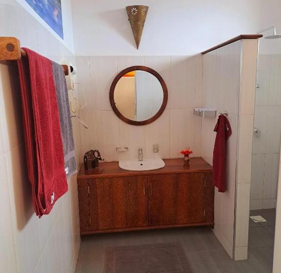 اتاق لوکس, Mimi Na Wewe Villa
