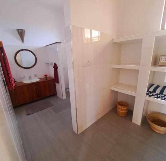 اتاق لوکس, Mimi Na Wewe Villa