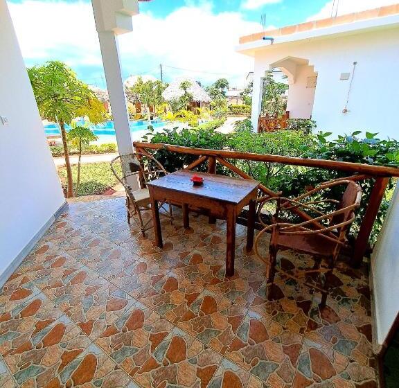 اتاق لوکس, Mimi Na Wewe Villa