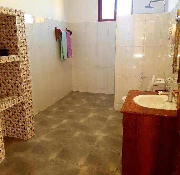 اتاق لوکس, Mimi Na Wewe Villa