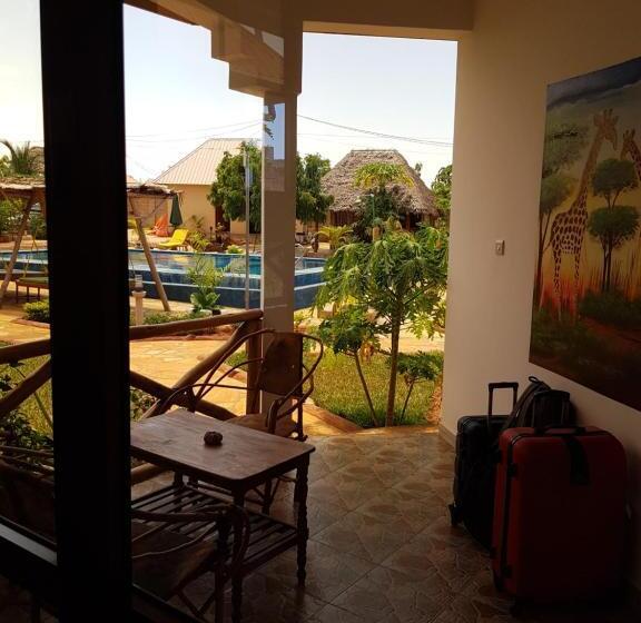 اتاق راحتی سه تخته, Mimi Na Wewe Villa