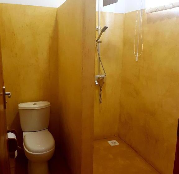 اتاق راحتی سه تخته, Mimi Na Wewe Villa
