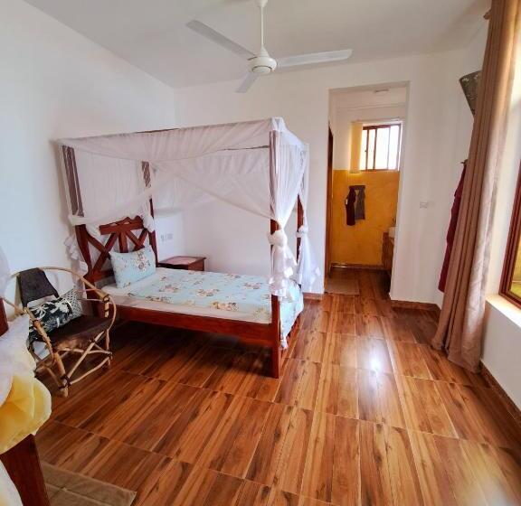 اتاق راحتی سه تخته, Mimi Na Wewe Villa