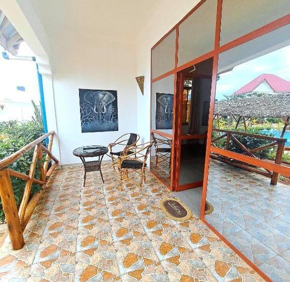 اتاق لوکس, Mimi Na Wewe Villa
