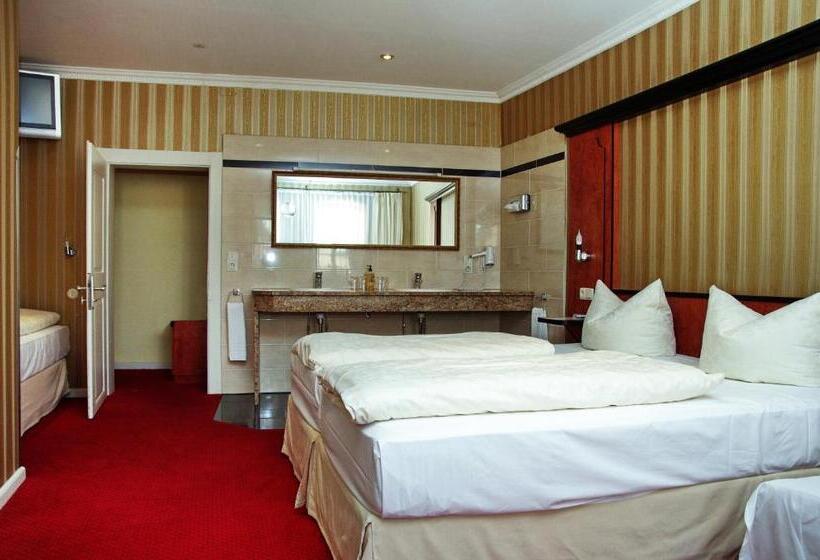 Семейный Номер, Gästehaus Plönlein   Hotel Goldener Hirsch Rothenburg