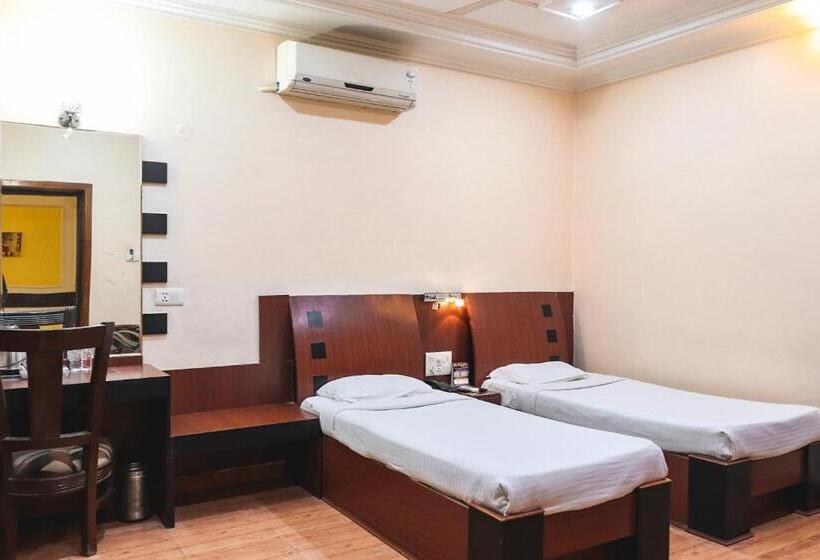 Номер Deluxe Кровать Кинг, Prayag Inn