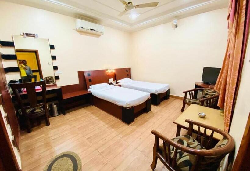 Номер Deluxe Кровать Кинг, Prayag Inn