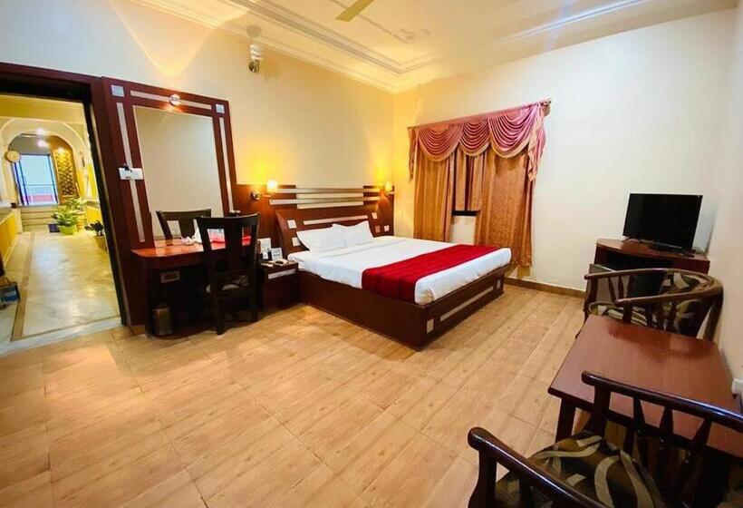 Номер Deluxe Кровать Кинг, Prayag Inn