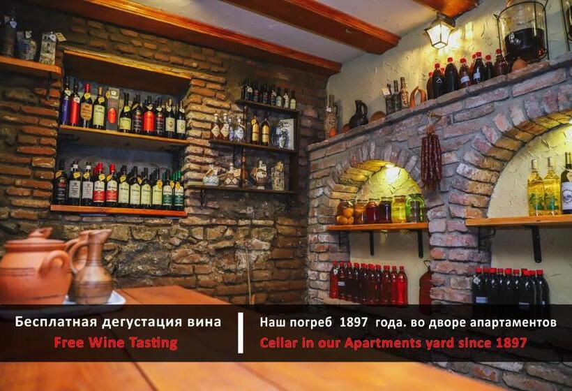 استودیوی استاندارد, Honeymoon Apartments In Old Tbilisi
