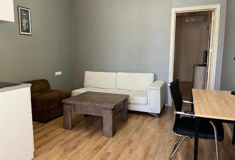 استودیوی استاندارد, Honeymoon Apartments In Old Tbilisi