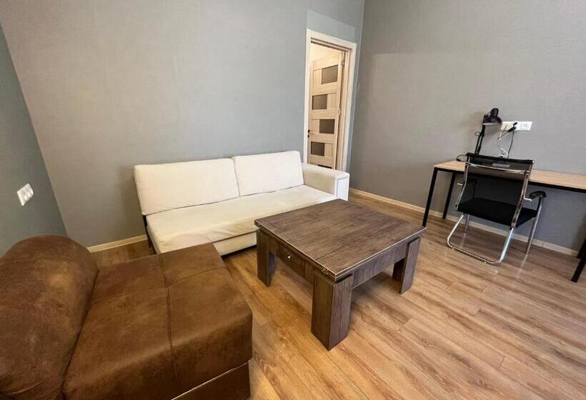استودیوی استاندارد, Honeymoon Apartments In Old Tbilisi