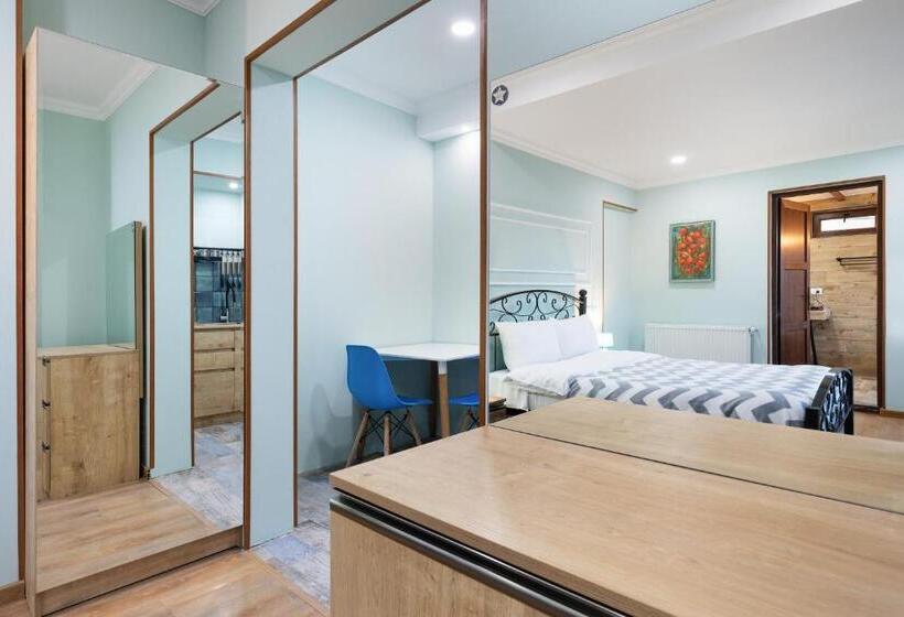 آپارتمان 1 خوابه با تراس, Honeymoon Apartments In Old Tbilisi
