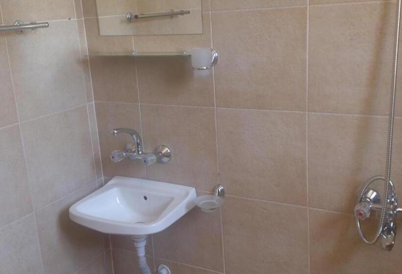 Трехместный Номер Стандарт с Балконом, Svetla Guest House