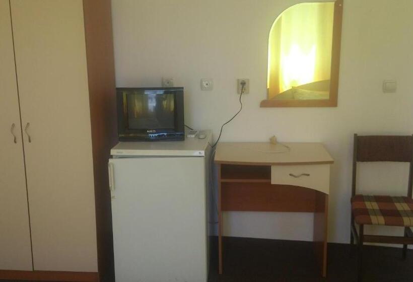 Трехместный Номер Стандарт с Балконом, Svetla Guest House