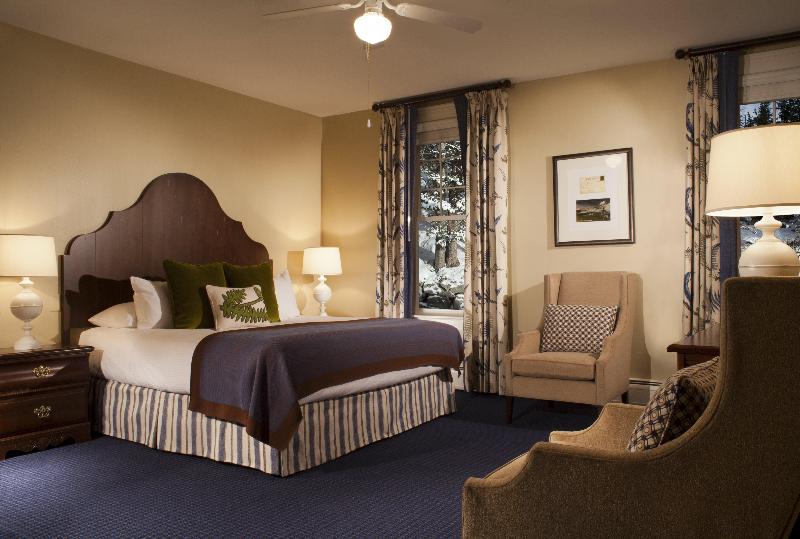 带大床的豪华间, Omni Bretton Arms Inn At Mount Washington Resort