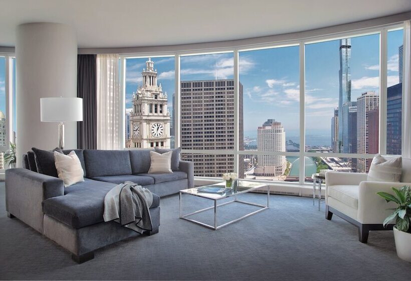 Deluxe Suite, Trump International Hotel & Tower Chicago