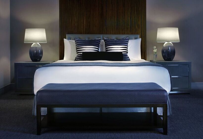 Deluxe Suite, Trump International Hotel & Tower Chicago