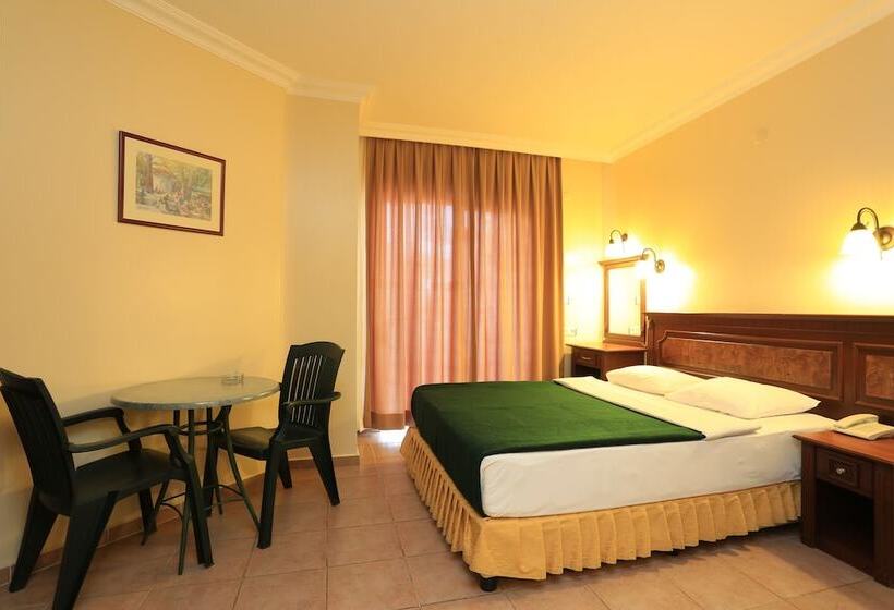דירת חדר, Club Amaris Apartment
